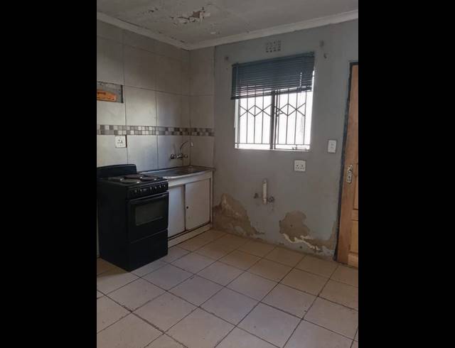 3 BEDROOM HOUSE FOR SALE IN PROTEA GLEN